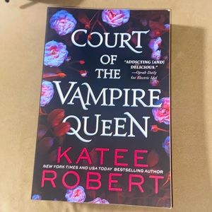 Court of the Vampire Queen Brand New Book